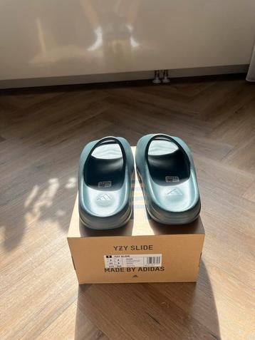 Yeezy Slide Slate Greg / 42 43 / beschikbaar voor biedingen
