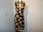 Hunza zwarte chique jurk gouden stiksels bloemen S, Verzenden, Zwart, Zo goed als nieuw, Knielengte