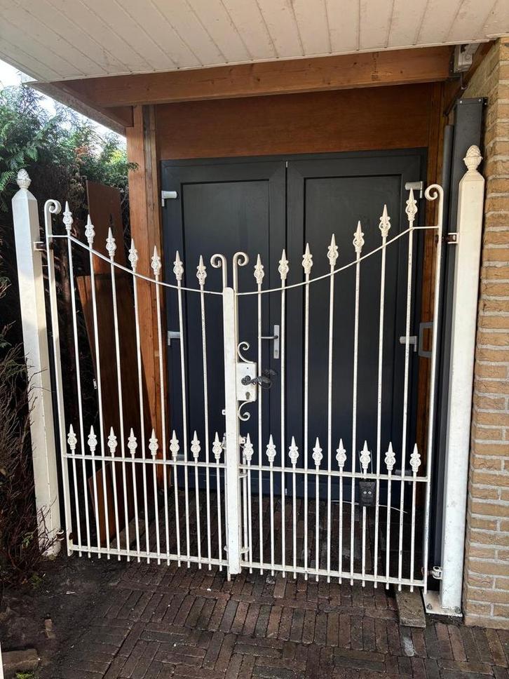 Mooi wit gietijzeren sierhekwerk - zwaar!, Tuin en Terras, Tuinhekken en Hekwerk, Gebruikt, Sierhekwerk, IJzer, Met poort, Ophalen of Verzenden