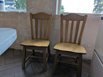 Houten stoelen 2x gratis  beschikbaar voor biedingen