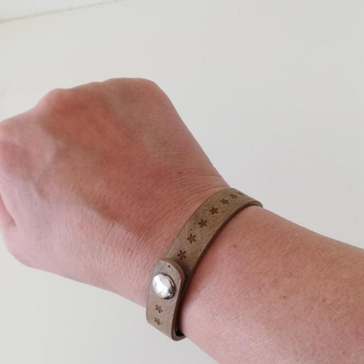 Leren armbandje, Sieraden, Tassen en Uiterlijk, Armbanden, Gebruikt, Leer, Bruin, Ophalen of Verzenden