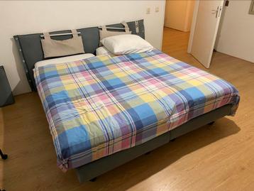 2-persoons boxspring bed beschikbaar voor biedingen