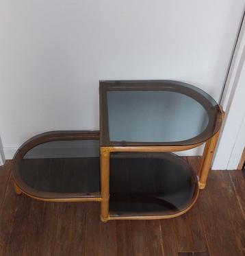 Mooi vintage bamboe tafeltje beschikbaar voor biedingen