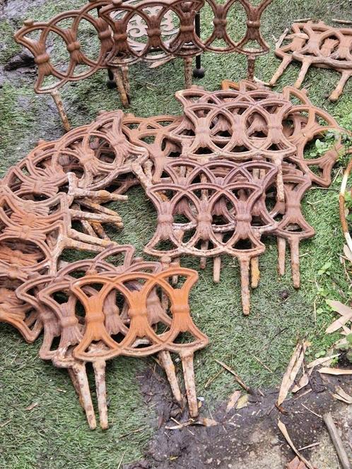 Partij (15 stuks)gietijzeren perk(h)rekjes (circa3,40 meter), Tuin en Terras, Tuinwanddecoratie, Gebruikt, Ophalen of Verzenden