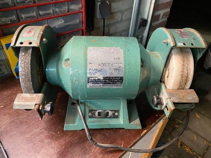 Werkbankslijpmachine uitstekend werkend., Doe-het-zelf en Verbouw, Gereedschap | Slijpmachines, Gebruikt, Werkbankslijpmachine