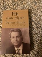 B. Hinn - Hij raakte mij aan, Ophalen of Verzenden, Zo goed als nieuw, B. Hinn