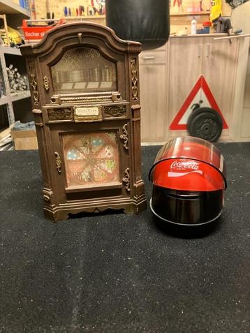 2 spaarpotten - jukebox en coca cola beschikbaar voor biedingen
