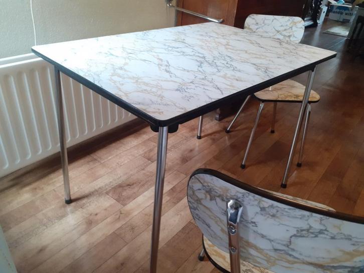 jaren 60 design eettafel met 2 stoelen formica retro 1960's, Huis en Inrichting, Complete eetkamers, Gebruikt, Minder dan 4 stoelen