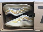 Nieuwe Yeezy maat 44, Kleding | Heren, Schoenen, Ophalen of Verzenden, Nieuw, Overige kleuren, Yeezy