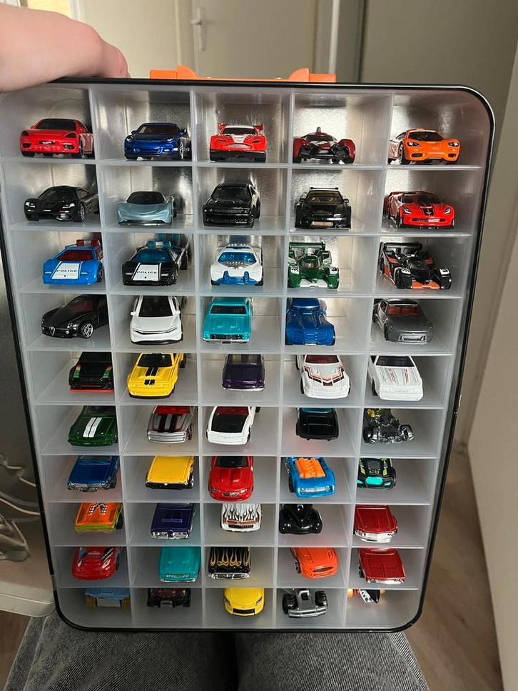 50 Hotwheels + Opbergkoffer, Hobby en Vrije tijd, Modelauto's | 1:18, Gebruikt, Auto, Hot Wheels, Ophalen of Verzenden