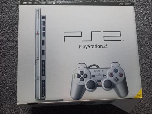 Playstation 2 slim zilver in doos met 16 games, Spelcomputers en Games, Spelcomputers | Sony PlayStation 2, Zo goed als nieuw