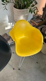 2 zwarte en 2 gele kuipstoelen, type DAR, Ophalen, Gebruikt, Zwart, Vier