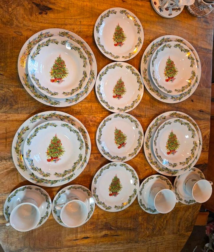 Kerstservies Siaki - Compleet en feestelijk!, Huis en Inrichting, Keuken | Servies, Gebruikt, Compleet servies, Overige stijlen
