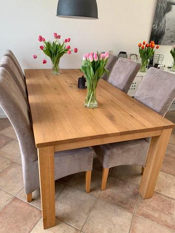 Massief eiken eettafel met 6 stoelen. beschikbaar voor biedingen