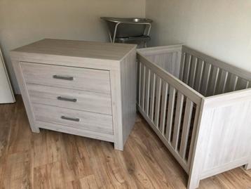 Kinderkamer Set: Commode Kast Ledikant beschikbaar voor biedingen