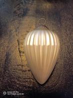 Mooie grote oude parelmoer kleurige kerstbal., Ophalen