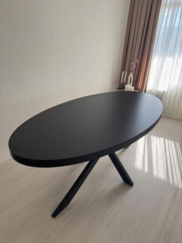 Ovale Eettafel - Modern Design beschikbaar voor biedingen