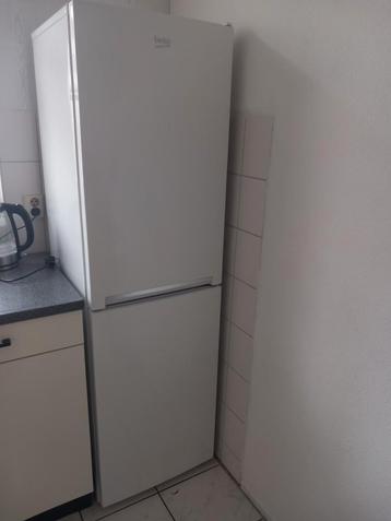 Koelkast minder dan een jaar oud beschikbaar voor biedingen