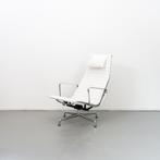 1 Vitra Eames Ea124 fauteuil Wit Leer Chroom, Huis en Inrichting, Fauteuils, Niet ingevuld, Niet ingevuld, Nieuw, 75 tot 100 cm