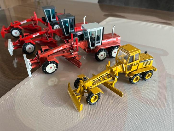 Vier O&K Faun Frisch graders NZG Conrad, Hobby en Vrije tijd, Modelauto's | 1:50, Zo goed als nieuw, Hijskraan, Tractor of Landbouw