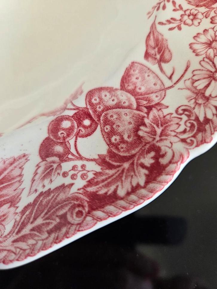 Johnson Brothers Strawberry Diepe Borden ironstone, Antiek en Kunst, Antiek | Servies los, Ophalen of Verzenden