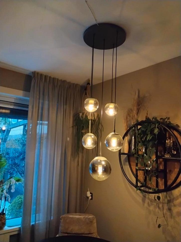 Mooie hanglamp met smoked glazen bollen met 3 standen lampen, Huis en Inrichting, Lampen | Hanglampen, Zo goed als nieuw, 75 cm of meer