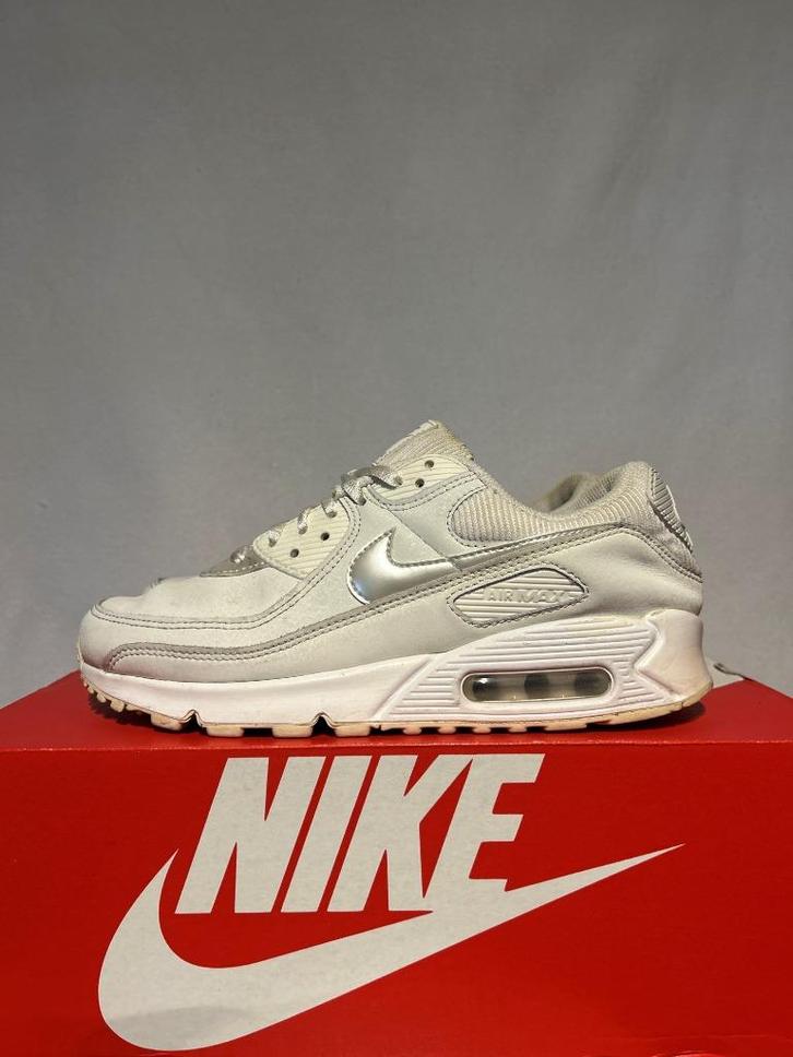 Maat 40,5 - Nike Air Max 90 Summit White, Kleding | Dames, Schoenen, Zo goed als nieuw, Sneakers of Gympen, Overige kleuren, Verzenden