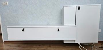 Modern zwevend wit TV meubel  beschikbaar voor biedingen