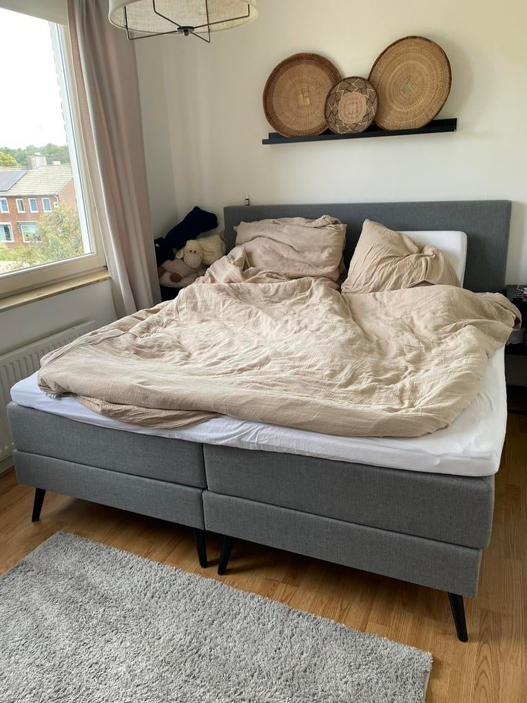 Boxspring Bed grijs, Tweepersoons, Ophalen of Verzenden, Zo goed als nieuw, 180 cm