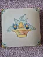 Makkum tegel met fruitmand, Antiek en Kunst, Antiek | Wandborden en Tegels, Ophalen of Verzenden