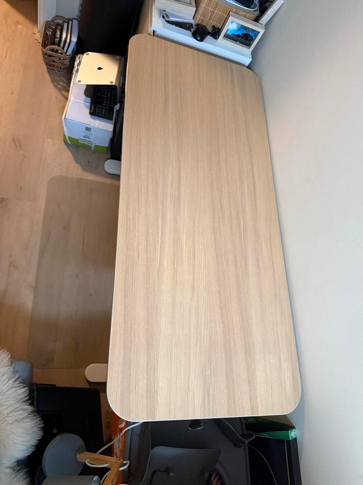 BEKANT Bureau 140x60 - Zo goed als nieuw!, Huis en Inrichting, Bureaus, Zo goed als nieuw, Bureau, Ophalen