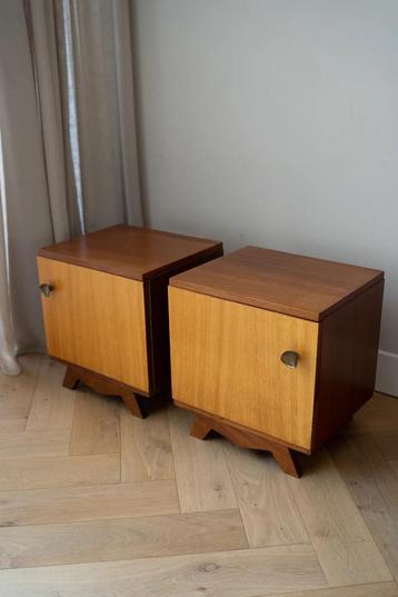 Set van 2 vintage nachtkastjes beschikbaar voor biedingen