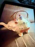 Porselein theepot olifant, Antiek en Kunst, Antiek | Porselein, Ophalen of Verzenden