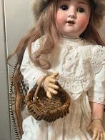 Brocante oud bloemen pluk mandje poppen, Verzamelen, Poppen, Ophalen of Verzenden, Gebruikt, Pop