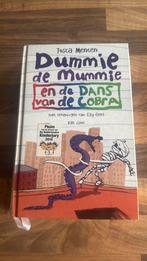 Tosca Menten - Dummie de mummie en de dans van de cobra, Boeken, Fictie algemeen, Ophalen of Verzenden, Zo goed als nieuw, Tosca Menten