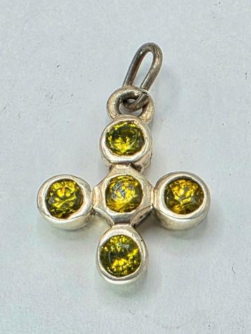 Zilveren Hanger met Peridot Steentjes
 beschikbaar voor biedingen