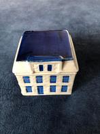 “Stadsherberg” Almelose iconen. Delfts blauw huisje, Verzamelen, KLM Huisjes, Ophalen of Verzenden, Zo goed als nieuw