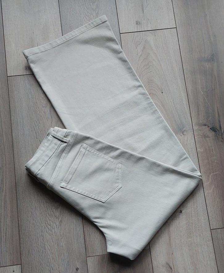 NORAH Jeans beige M/L Lengte 34🙂, Kleding | Dames, Spijkerbroeken en Jeans, Zo goed als nieuw, W30 - W32 (confectie 38/40), Overige kleuren