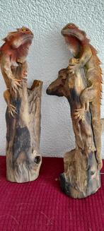 2 kunststof leguanen op houten stam 33/35 cm, Verzenden