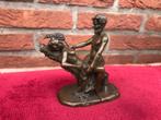 bronzen beeldengroepje, sater en dame, erotica, Antiek en Kunst, Ophalen of Verzenden