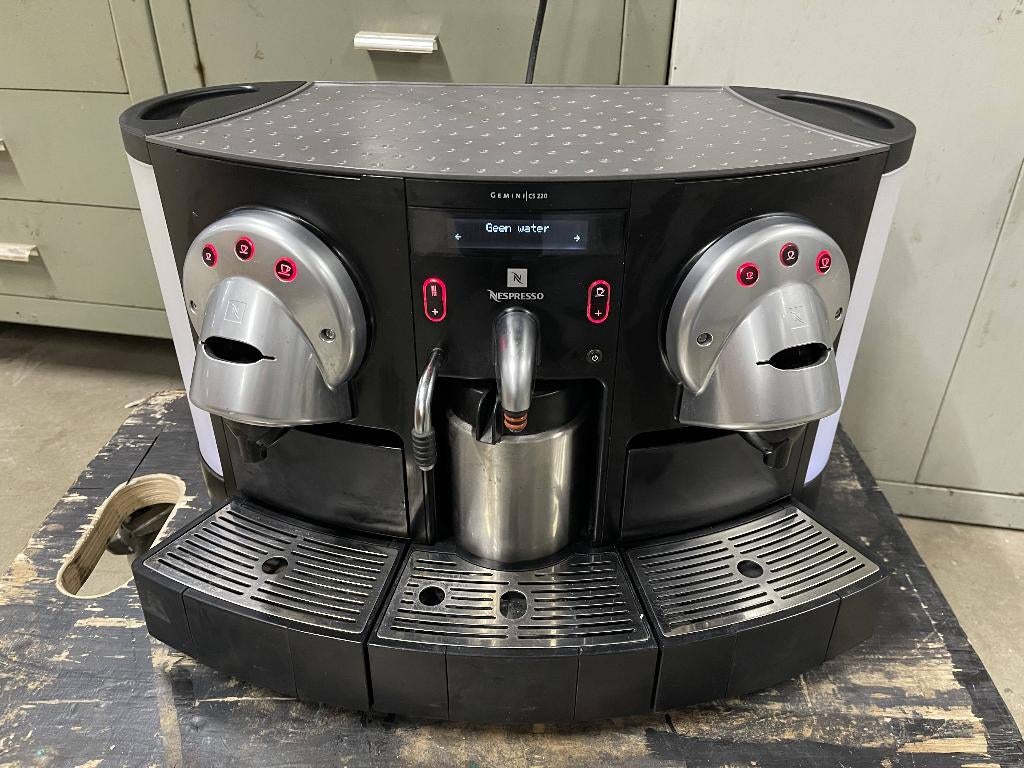 Nespresso koffiezetapparaat, Witgoed en Apparatuur, Koffiezetapparaten, Ophalen, Koffiepads en cups, Gebruikt, Koffiemachine