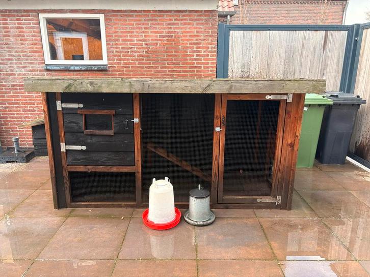 Kippenhok met afsluitbaar en verhoogd nachthok en toebehoren, Dieren en Toebehoren, Pluimvee | Toebehoren, Gebruikt, Kippenhok of Kippenren