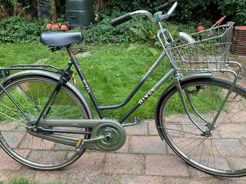 Kleine damesfiets met terugtraprem beschikbaar voor biedingen