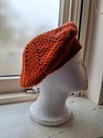 Zelf gehaakte roodbruine(kinder)baret, 55 cm (S, 6⅞ inch) of minder, Nieuw, Ophalen of Verzenden, Pet