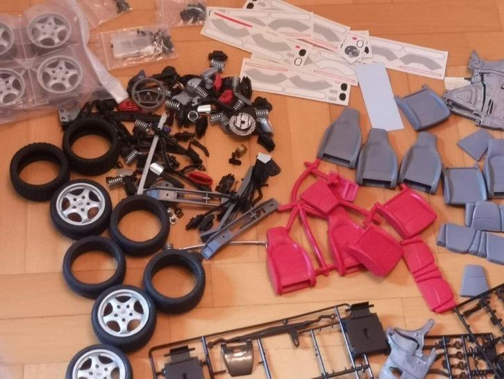 Porsche 993 Pocher Spare parts 1/8 (Thousands and Thousands, Hobby en Vrije tijd, Modelauto's | 1:5 tot 1:12, Zo goed als nieuw