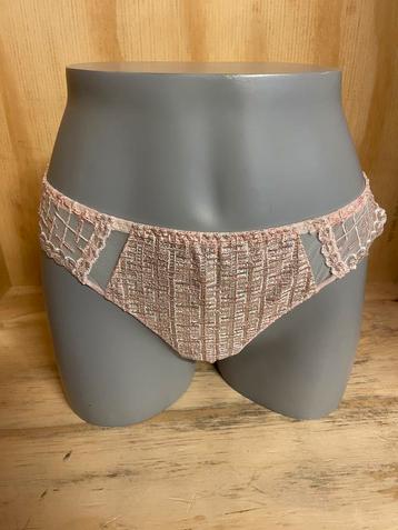 Louisa bracq string maat 38 - 40 - 42 - 44 tweegy beschikbaar voor biedingen