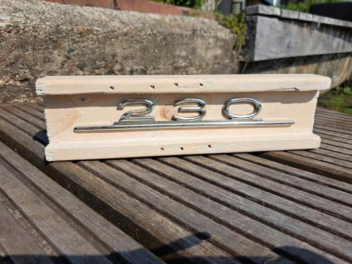 Uniek embleem 230 mercedes, Auto diversen, Overige Auto diversen, Ophalen of Verzenden