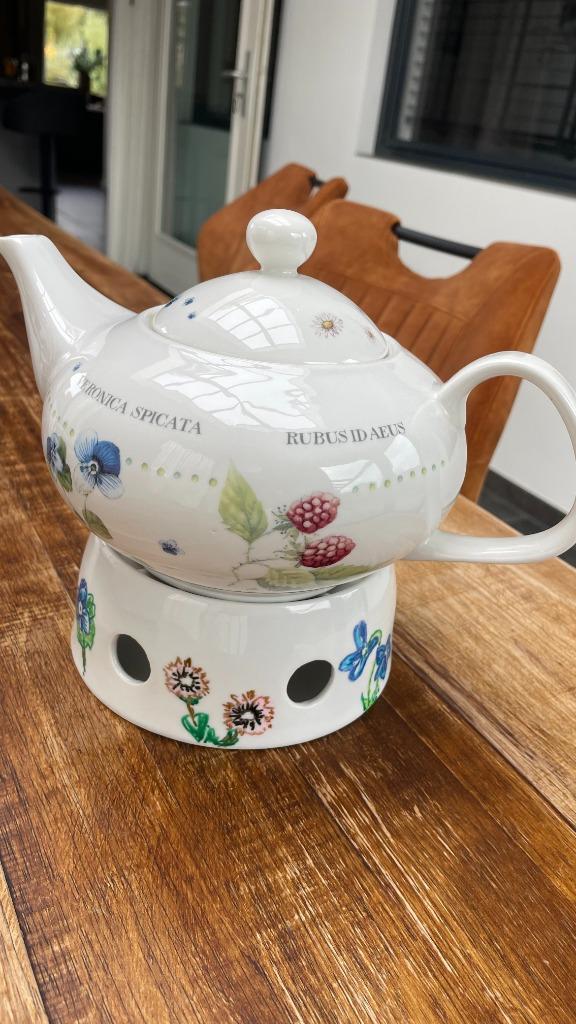 Theepot en bijpassende theelichtwarmhouder, Huis en Inrichting, Keuken | Servies, Zo goed als nieuw, Overige typen, Wedgwood, Porselein