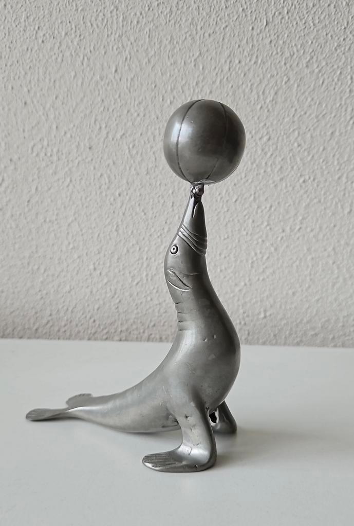 Tinnen zeehond met bal 97,5% tin Vintage plastiek Retro, Antiek en Kunst, Antiek | Tin, Ophalen of Verzenden