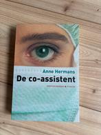 De co-assistent - Anne Hermans, Boeken, Ophalen of Verzenden, Gelezen, Nederland
